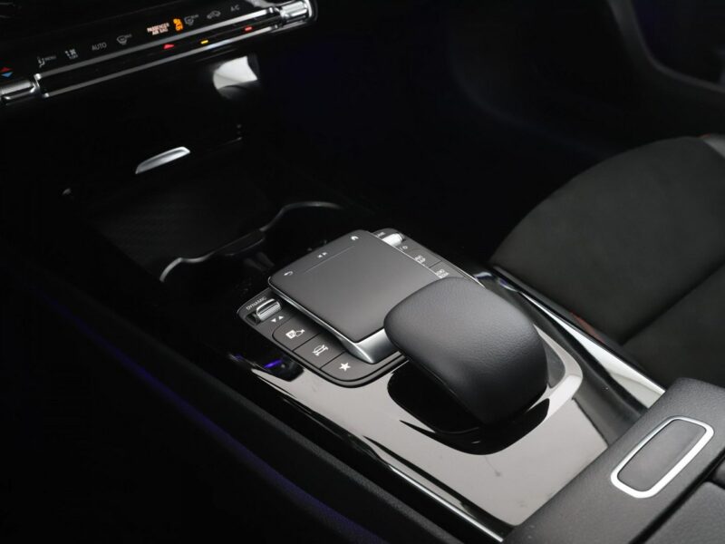Mercedes A 250 PHEV AMG Line full LED skóra/alcantara navi kamery W177 (2018-)