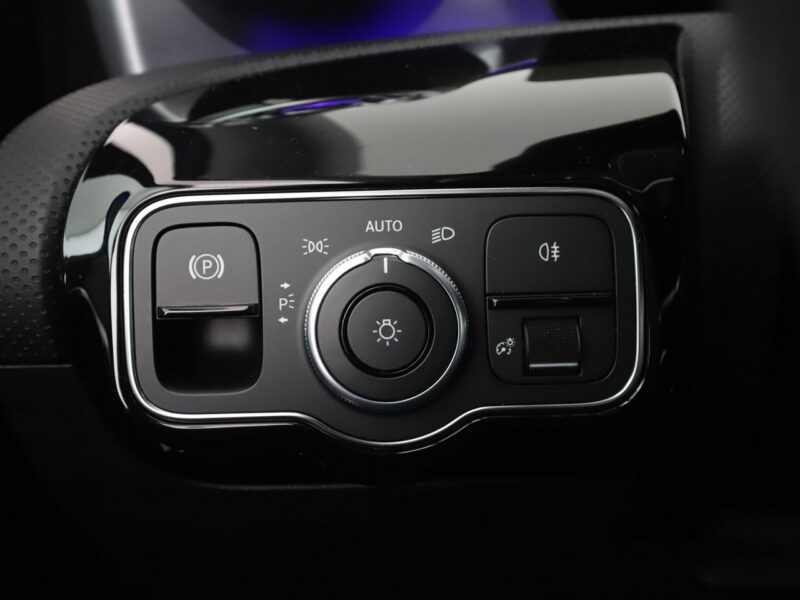 Mercedes A 250 PHEV AMG Line full LED skóra/alcantara navi kamery W177 (2018-)
