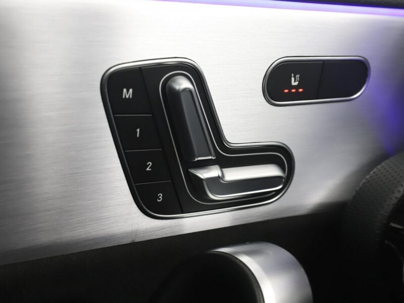 Mercedes A 250 PHEV AMG Line full LED skóra/alcantara navi kamery W177 (2018-)