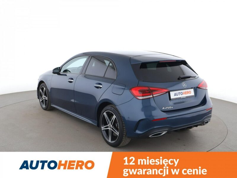 Mercedes A 250 PHEV AMG Line full LED skóra/alcantara navi kamery W177 (2018-)