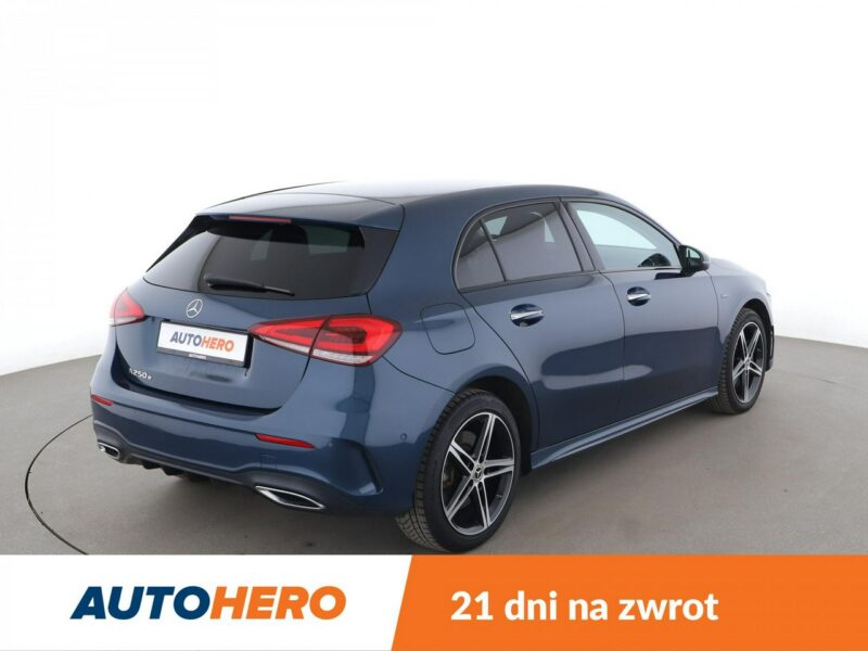 Mercedes A 250 PHEV AMG Line full LED skóra/alcantara navi kamery W177 (2018-)