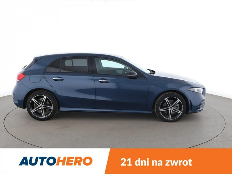 Mercedes A 250 PHEV AMG Line full LED skóra/alcantara navi kamery W177 (2018-)