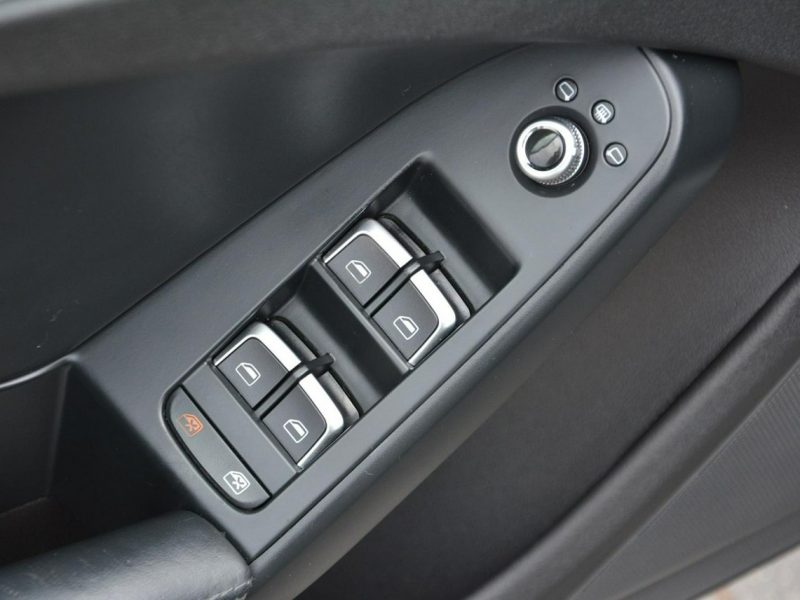 Audi A4 2XS-line Skóry Duża Navi MMI Ledy BI-Xenon 2xPDC ASO do końca Oryginał B8 (2007-2015)