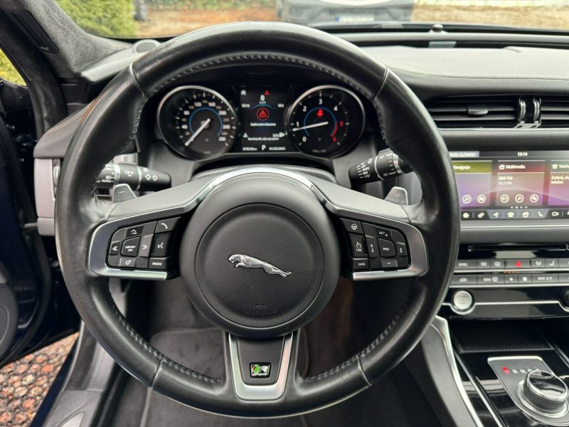 Jaguar XF Polski Salon, Podgrzewane fotele przód, tył, Kamera cofania, MERIDIAN X260 (2015-)