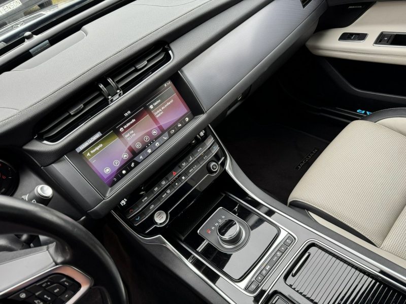 Jaguar XF Polski Salon, Podgrzewane fotele przód, tył, Kamera cofania, MERIDIAN X260 (2015-)