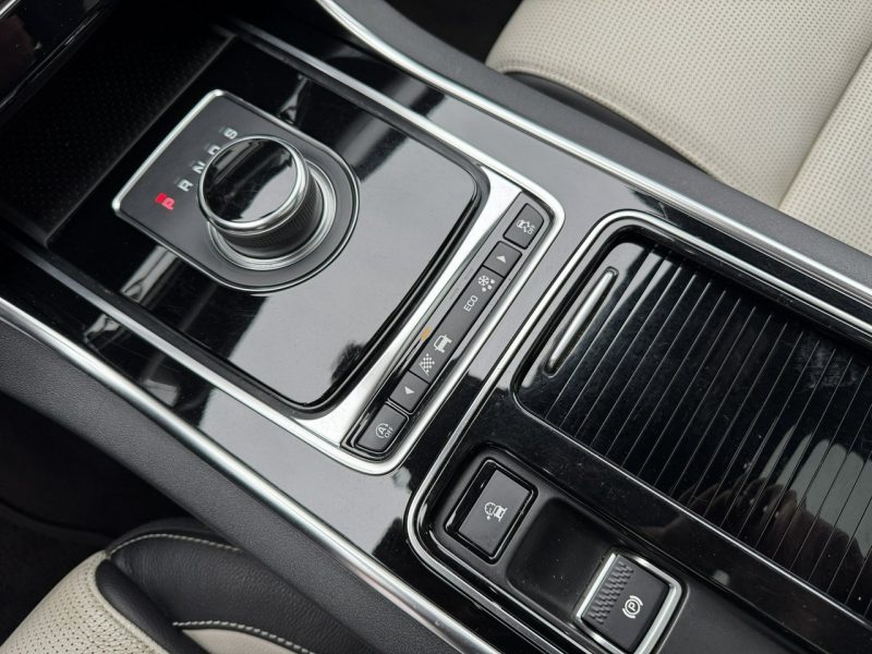 Jaguar XF Polski Salon, Podgrzewane fotele przód, tył, Kamera cofania, MERIDIAN X260 (2015-)