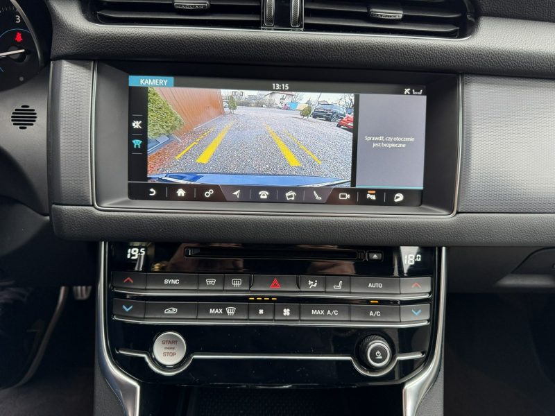 Jaguar XF Polski Salon, Podgrzewane fotele przód, tył, Kamera cofania, MERIDIAN X260 (2015-)