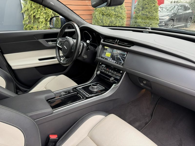 Jaguar XF Polski Salon, Podgrzewane fotele przód, tył, Kamera cofania, MERIDIAN X260 (2015-)