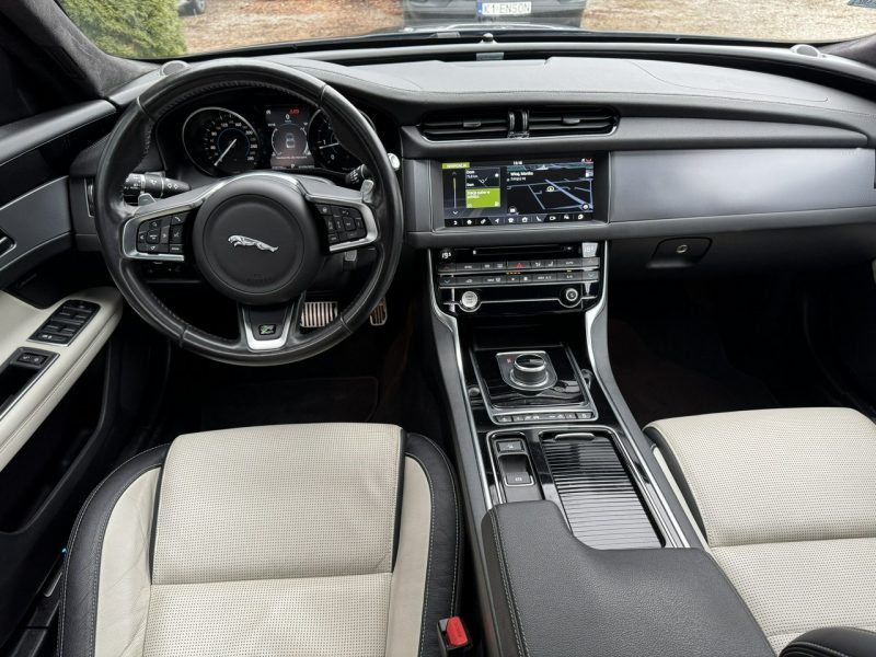 Jaguar XF Polski Salon, Podgrzewane fotele przód, tył, Kamera cofania, MERIDIAN X260 (2015-)
