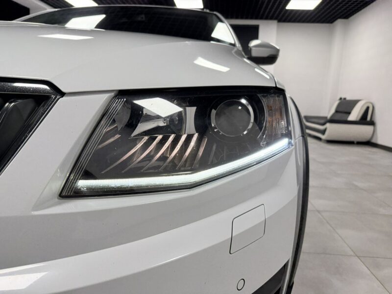 Škoda Octavia SCOUT 2.0 TDI 184KM*DSG*4x4*AppleCar*Bi-Xenon*Duża Navi*Tempomat*Black III (2013-)