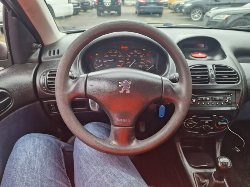 Peugeot 206 1,1 Benzyna 60 KM, Elektryczne Szyby, OC do 17.05.2025 rok