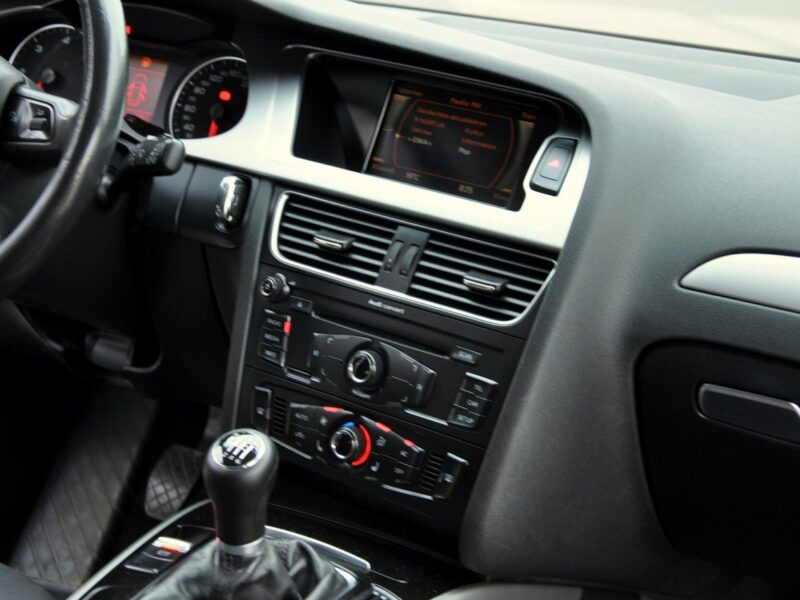 Audi A4 2.0TDI(120KM)*Klimatronik*Chrom*Welur*Reling*Parktronik*I Wł*Alu16"ASO B8 (2007-2015)