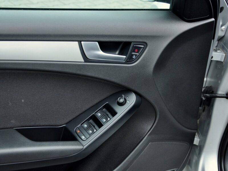 Audi A4 2.0TDI(120KM)*Klimatronik*Chrom*Welur*Reling*Parktronik*I Wł*Alu16"ASO B8 (2007-2015)