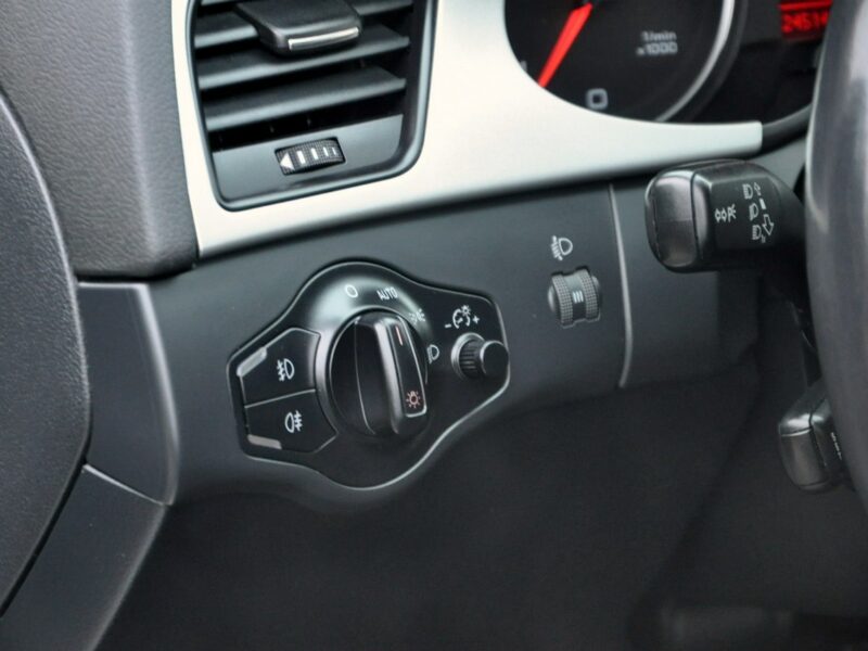 Audi A4 2.0TDI(120KM)*Klimatronik*Chrom*Welur*Reling*Parktronik*I Wł*Alu16"ASO B8 (2007-2015)