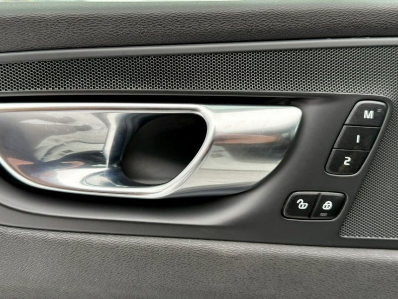 Volvo XC 60 4x4,R-DESIGN,Bogata wersja,Gwarancja II (2017-)