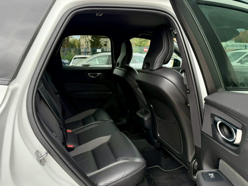 Volvo XC 60 4x4,R-DESIGN,Bogata wersja,Gwarancja II (2017-)
