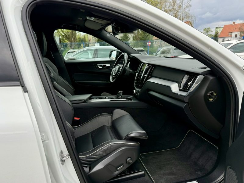 Volvo XC 60 4x4,R-DESIGN,Bogata wersja,Gwarancja II (2017-)