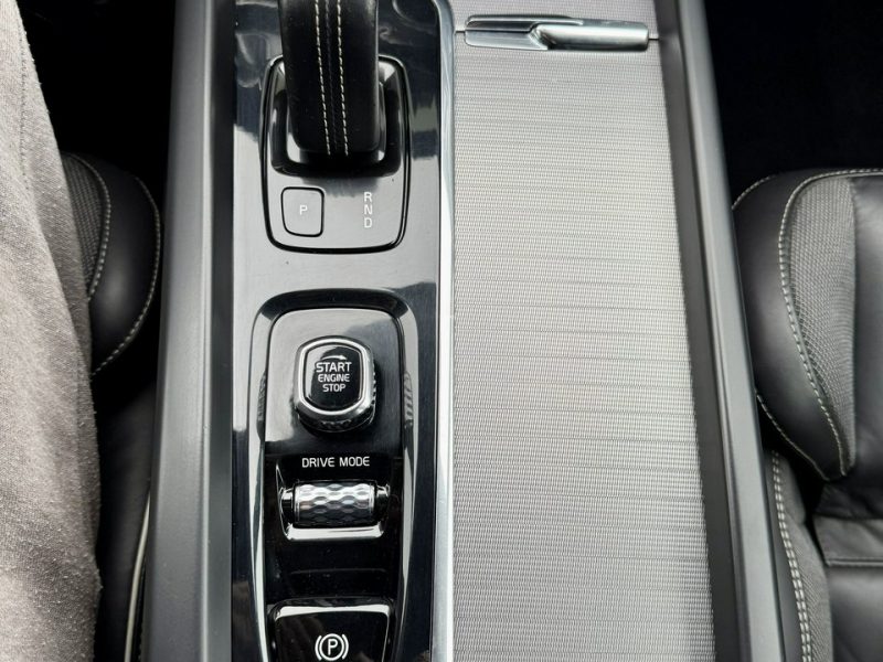 Volvo XC 60 4x4,R-DESIGN,Bogata wersja,Gwarancja II (2017-)