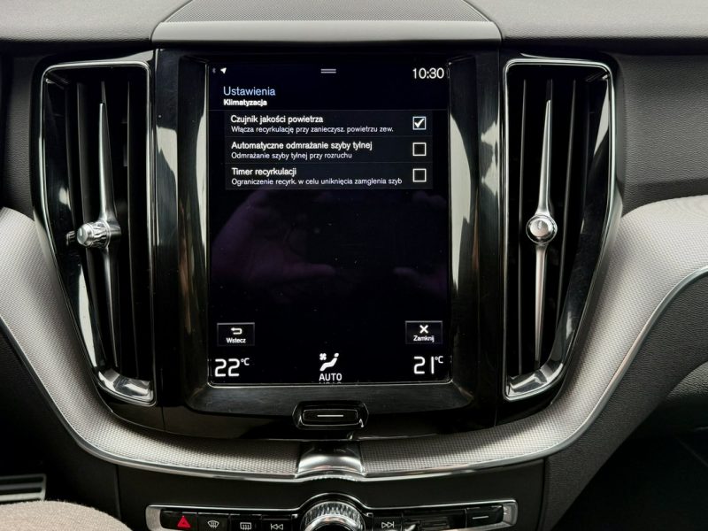Volvo XC 60 4x4,R-DESIGN,Bogata wersja,Gwarancja II (2017-)