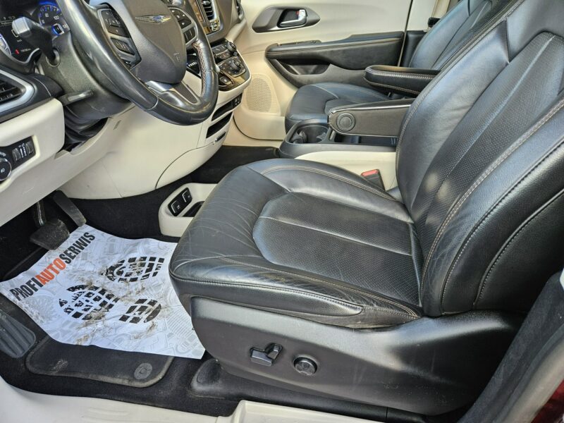 Chrysler Pacifica Automat / Klimatronic 4 strefowy / Podgrzewane fotele / itd.