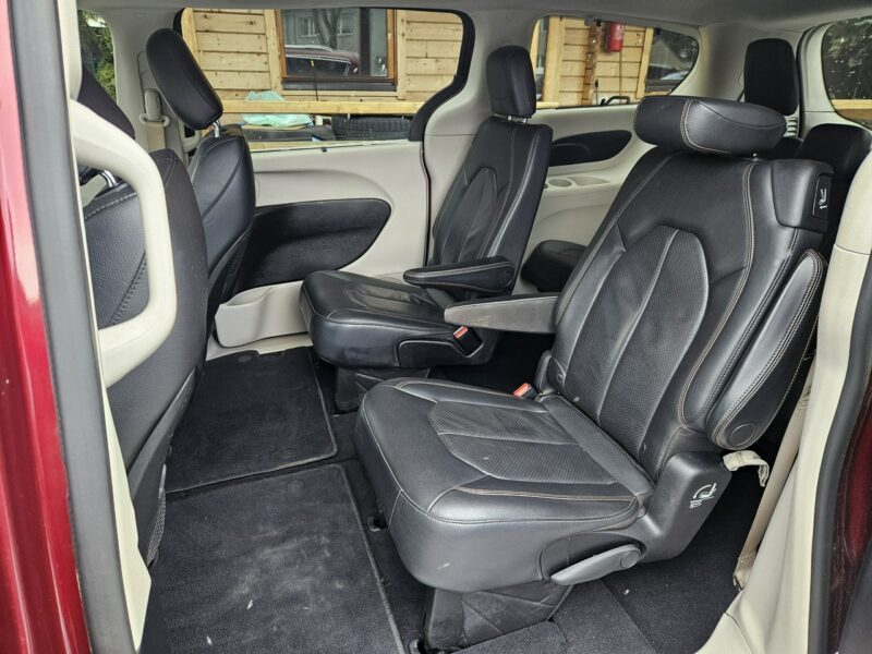 Chrysler Pacifica Automat / Klimatronic 4 strefowy / Podgrzewane fotele / itd.