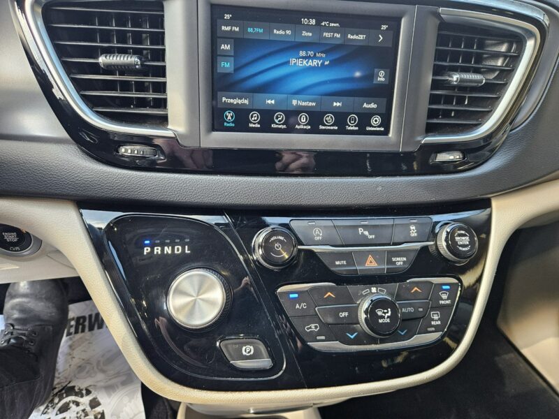Chrysler Pacifica Automat / Klimatronic 4 strefowy / Podgrzewane fotele / itd.