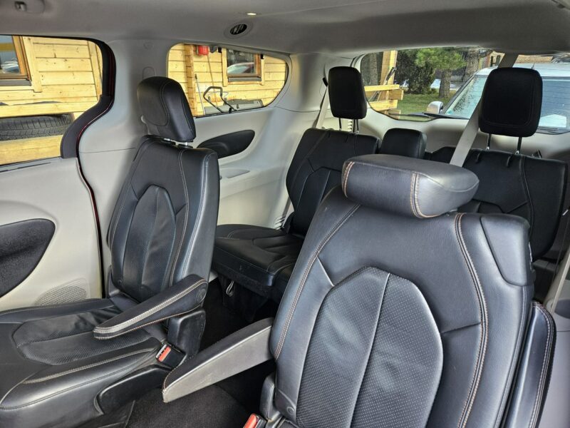 Chrysler Pacifica Automat / Klimatronic 4 strefowy / Podgrzewane fotele / itd.