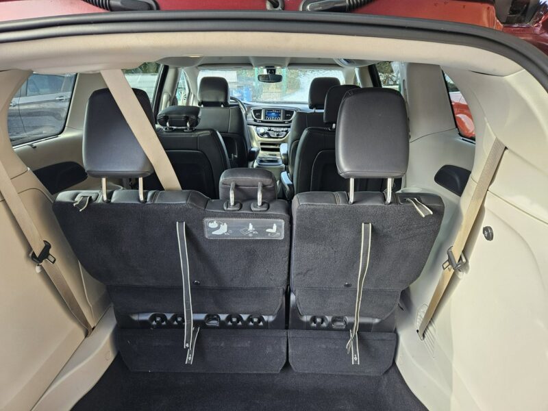 Chrysler Pacifica Automat / Klimatronic 4 strefowy / Podgrzewane fotele / itd.