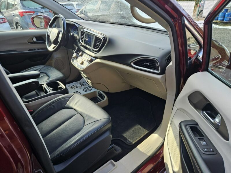 Chrysler Pacifica Automat / Klimatronic 4 strefowy / Podgrzewane fotele / itd.