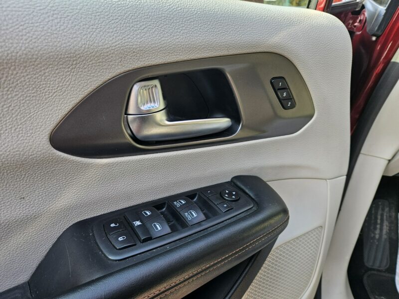 Chrysler Pacifica Automat / Klimatronic 4 strefowy / Podgrzewane fotele / itd.