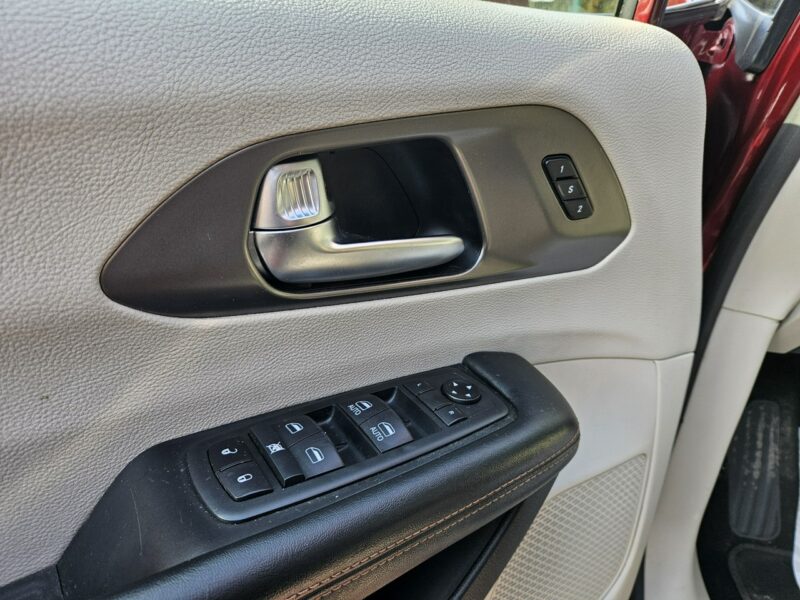 Chrysler Pacifica Automat / Klimatronic 4 strefowy / Podgrzewane fotele / itd.