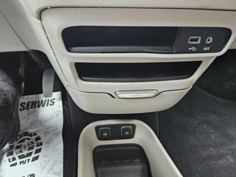Chrysler Pacifica Automat / Klimatronic 4 strefowy / Podgrzewane fotele / itd.