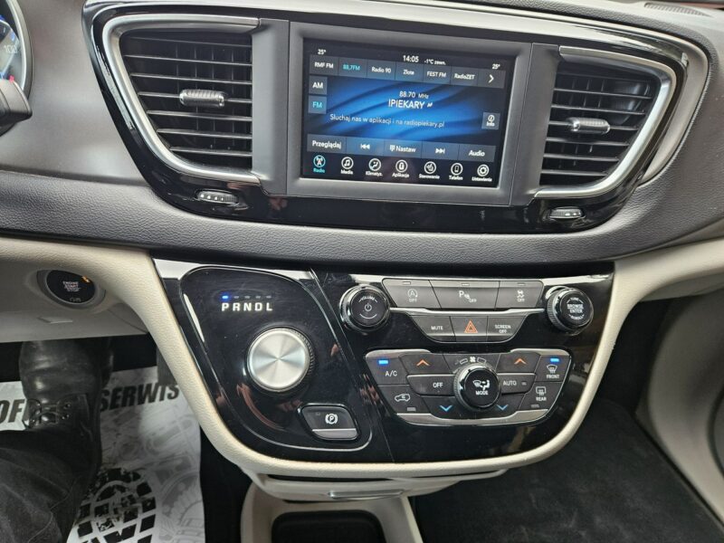 Chrysler Pacifica Automat / Klimatronic 4 strefowy / Podgrzewane fotele / itd.