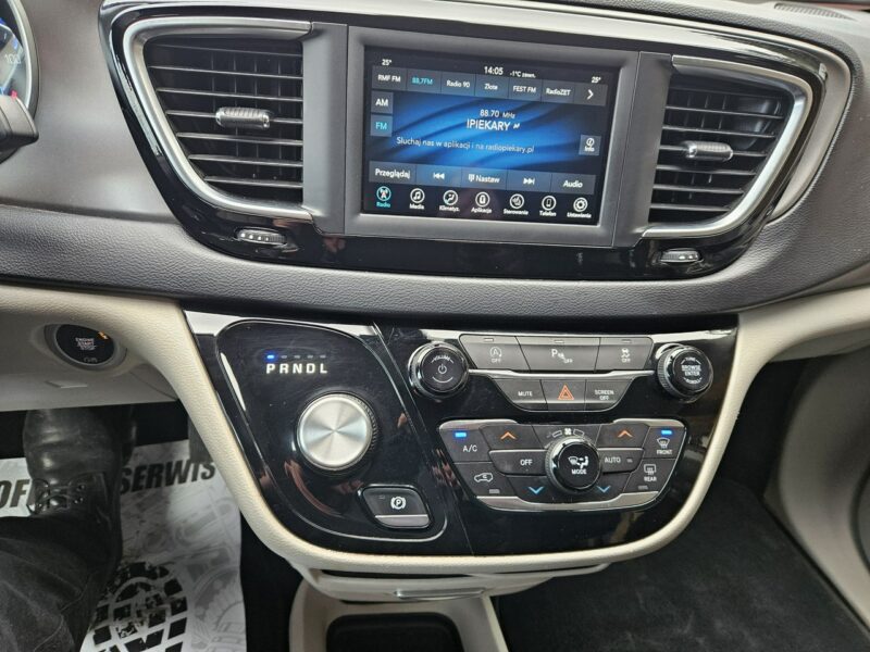 Chrysler Pacifica Automat / Klimatronic 4 strefowy / Podgrzewane fotele / itd.
