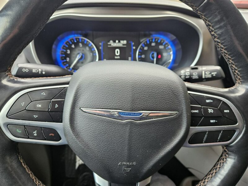 Chrysler Pacifica Automat / Klimatronic 4 strefowy / Podgrzewane fotele / itd.