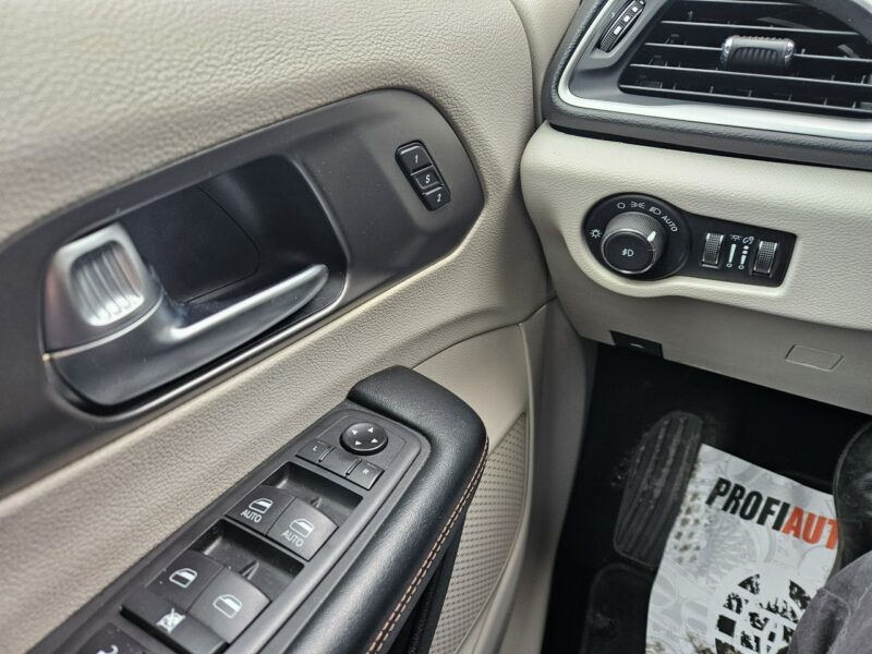 Chrysler Pacifica Automat / Klimatronic 4 strefowy / Podgrzewane fotele / itd.