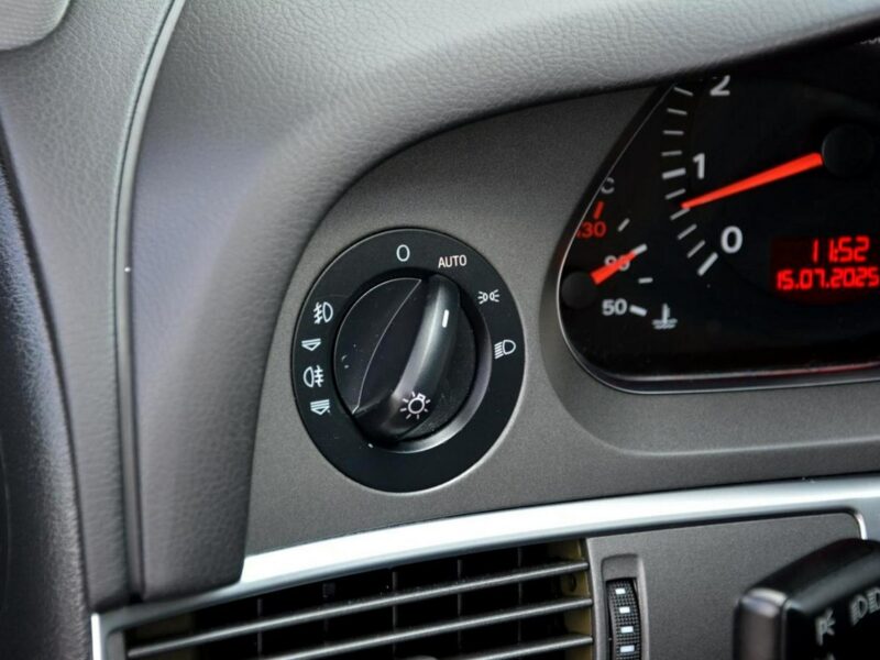 Audi A6 2.4 V6 (177KM) 140 tys. Przebieg Bi-xenon Klimatronic Navi Piękna C6 (2004-2011)