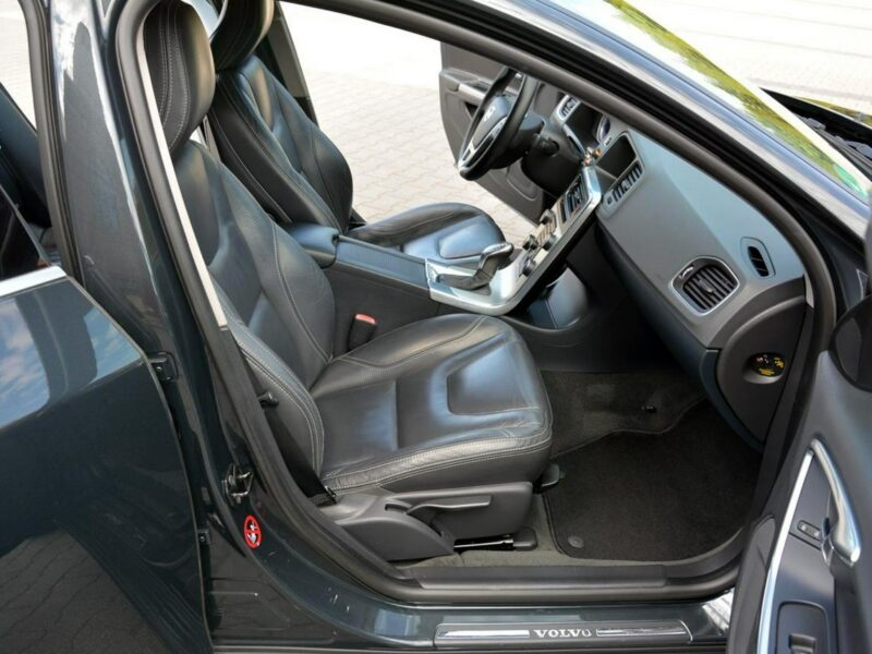 Volvo S60 R-Design Duża Navi Skóry Led 2xParktronic Alu 18"ASO Volvo Nowe opony II (2010-)