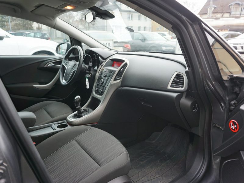 Opel Astra Salon Polska, garażowany J (2009-2019)