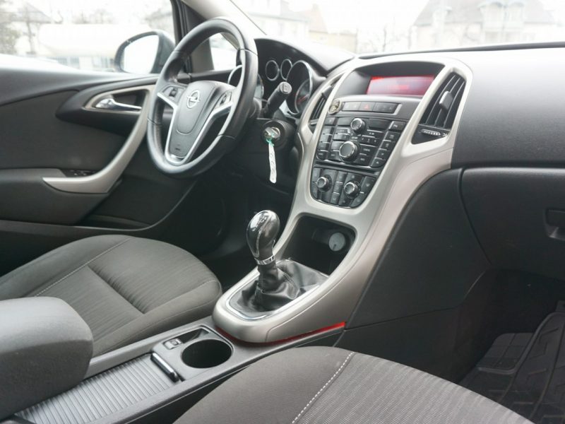 Opel Astra Salon Polska, garażowany J (2009-2019)