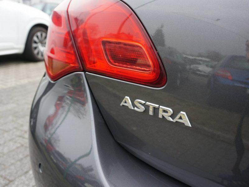 Opel Astra Salon Polska, garażowany J (2009-2019)