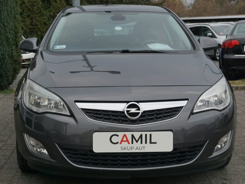 Opel Astra Salon Polska, garażowany J (2009-2019)