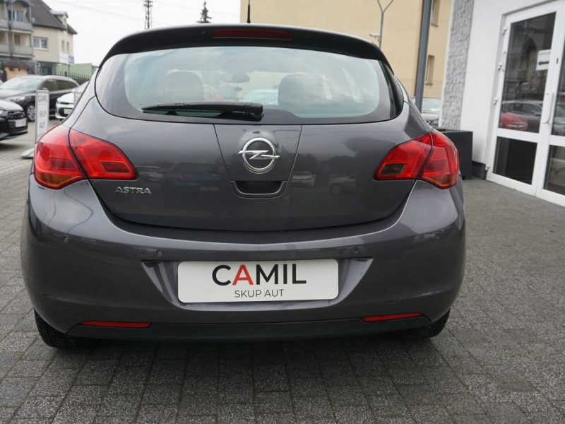 Opel Astra Salon Polska, garażowany J (2009-2019)
