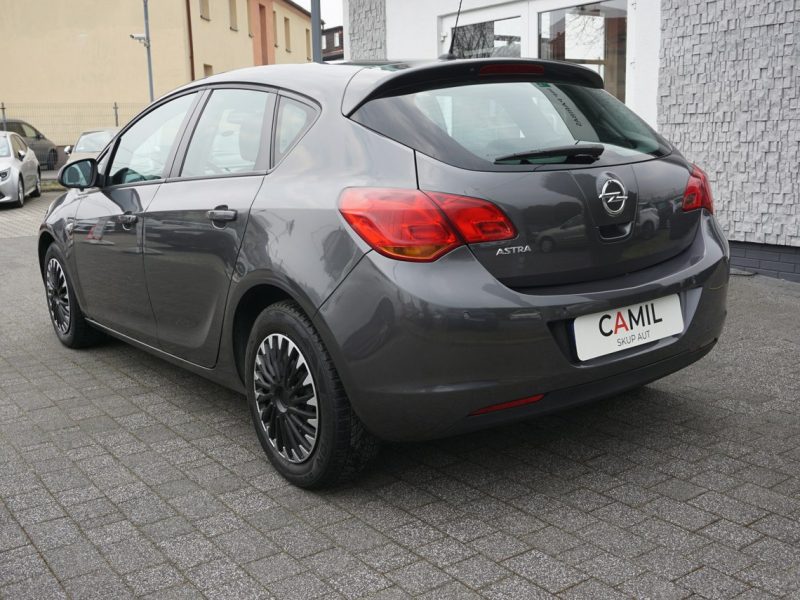 Opel Astra Salon Polska, garażowany J (2009-2019)