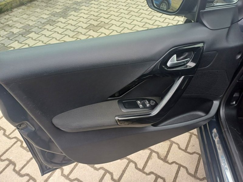 Peugeot 208 1.2 Parktronic I (2012-2019)