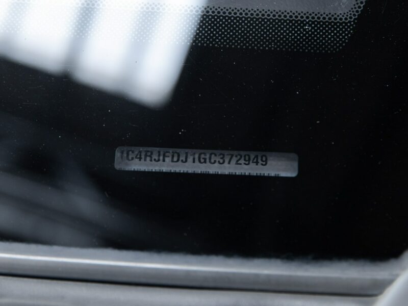 Jeep Grand Cherokee SRT 6.4 HEMI. Krajowy. Bezwypadkowy. Wzorowy. FV23%. IV (2010-)