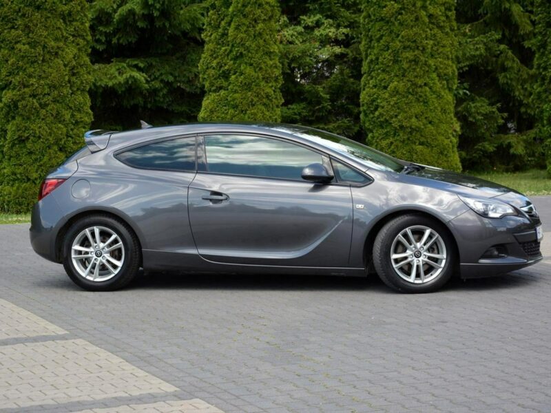 Opel Astra GTC Innovation bi-Xenon Ledy Navi 2xParktr. Alu17 Aso Opel J (2009-2019)