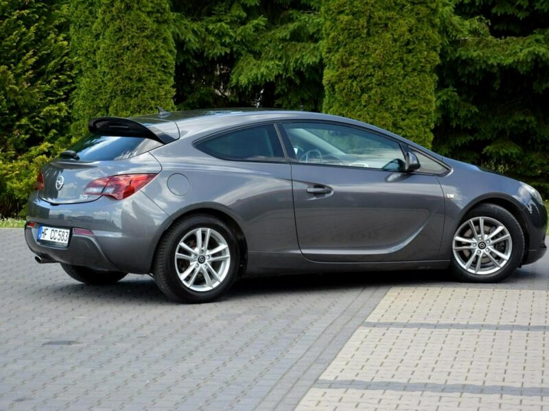 Opel Astra GTC Innovation bi-Xenon Ledy Navi 2xParktr. Alu17 Aso Opel J (2009-2019)