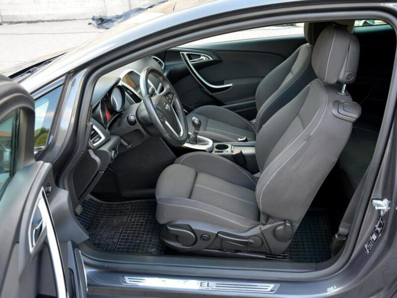 Opel Astra GTC Innovation bi-Xenon Ledy Navi 2xParktr. Alu17 Aso Opel J (2009-2019)