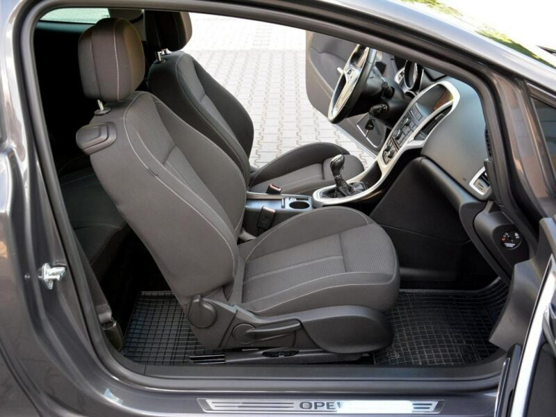 Opel Astra GTC Innovation bi-Xenon Ledy Navi 2xParktr. Alu17 Aso Opel J (2009-2019)